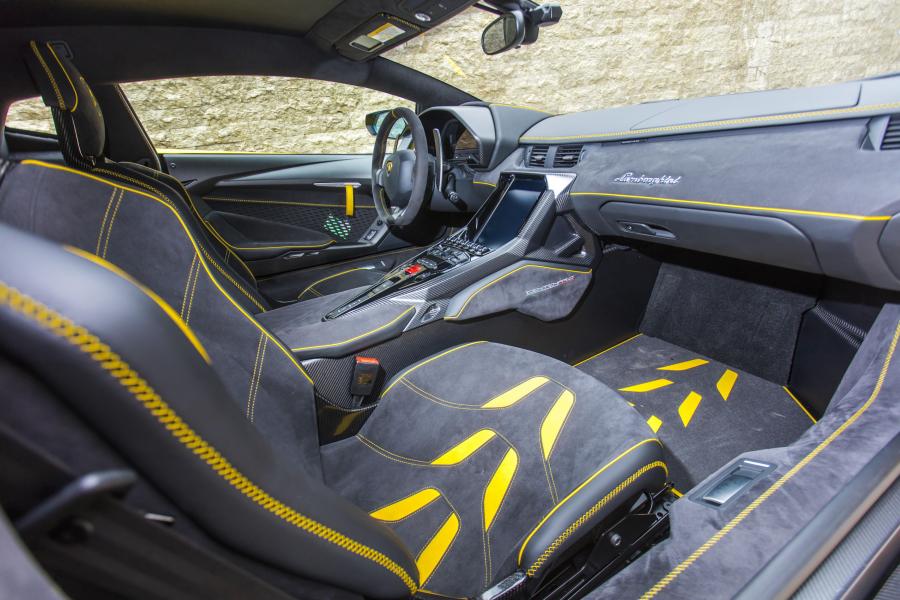 Интерьер Lamborghini Centenario Coupe 2016 года  (NA) (фото 19 из 30)